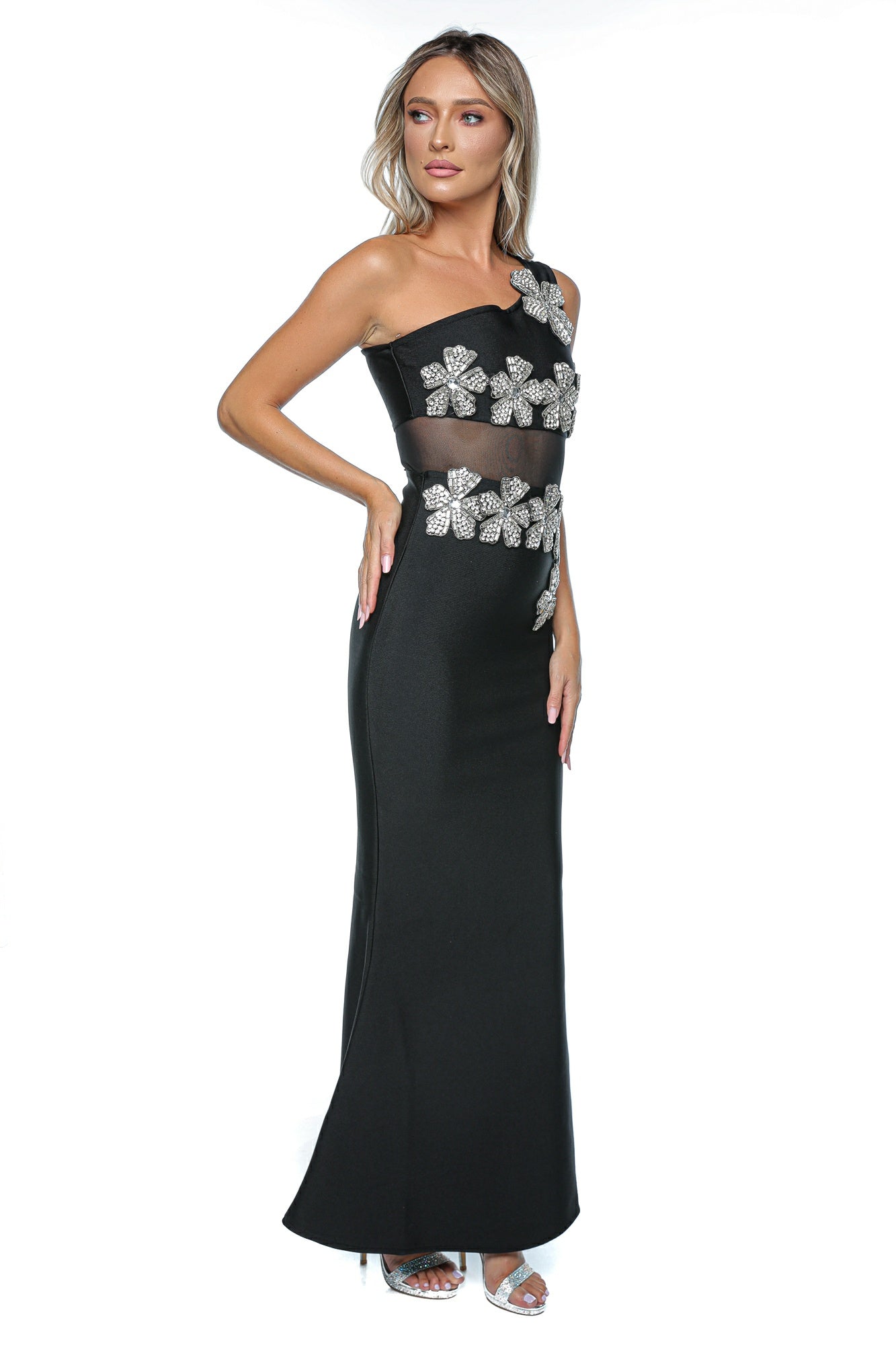 Rochie lungă de seară neagră tip sirena cu un umăr și aplicații florale strălucitoare