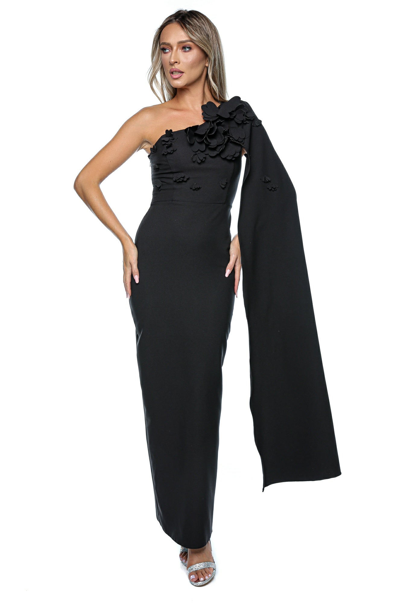 Rochie lunga neagra eleganta cu un umar si aplicatii florale 3D