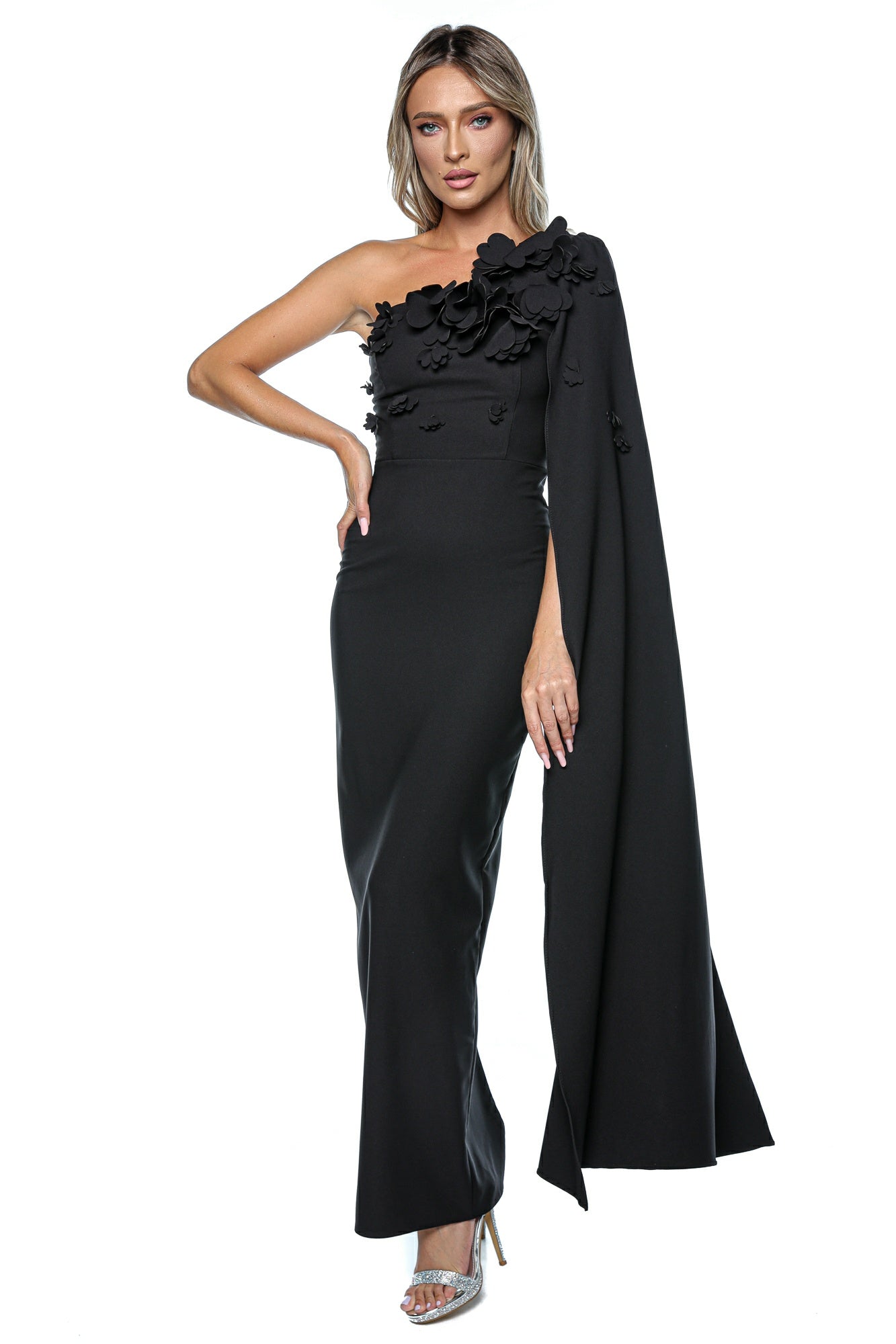 Rochie lunga neagra eleganta cu un umar si aplicatii florale 3D