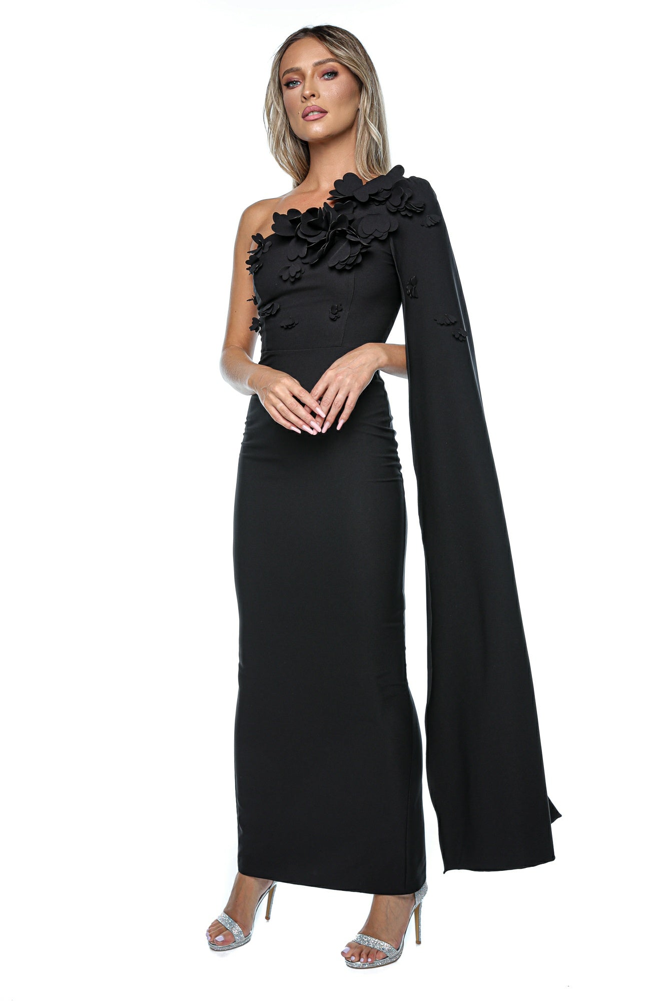 Rochie lunga neagra eleganta cu un umar si aplicatii florale 3D