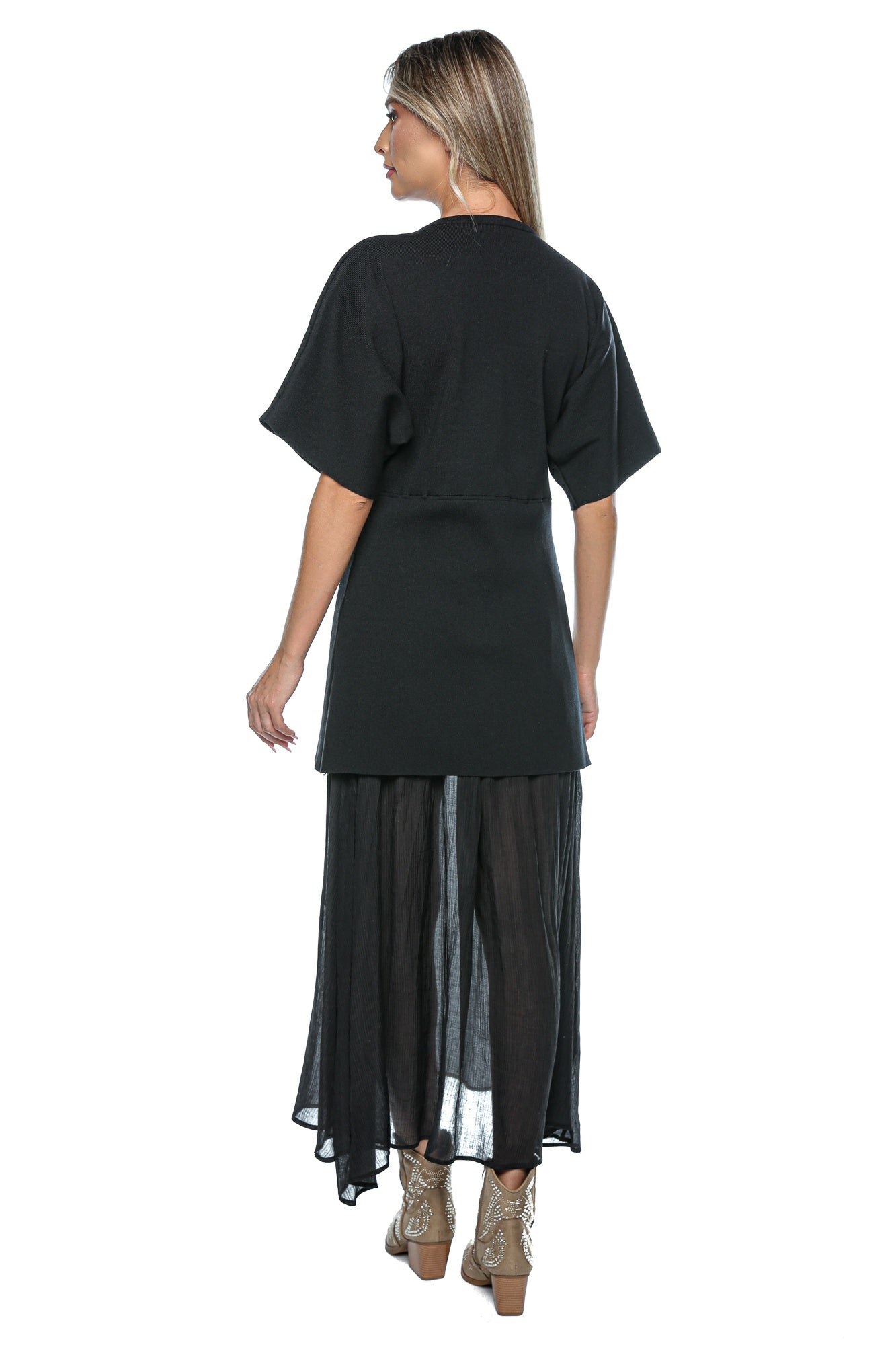 Rochie lungă cu top lejer și fustă plisată