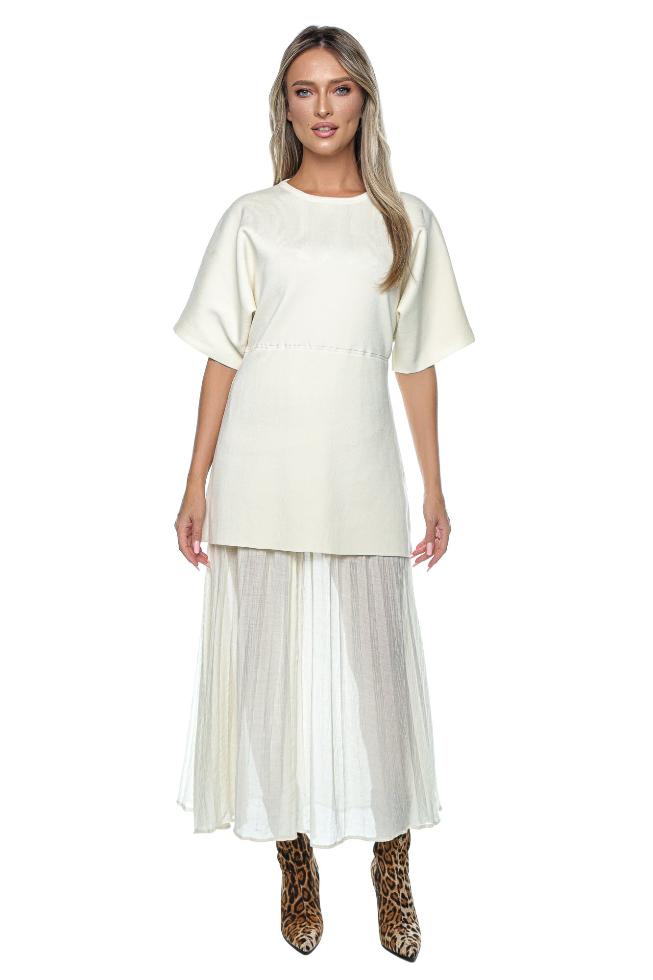 Rochie lungă cu top lejer și fustă plisată