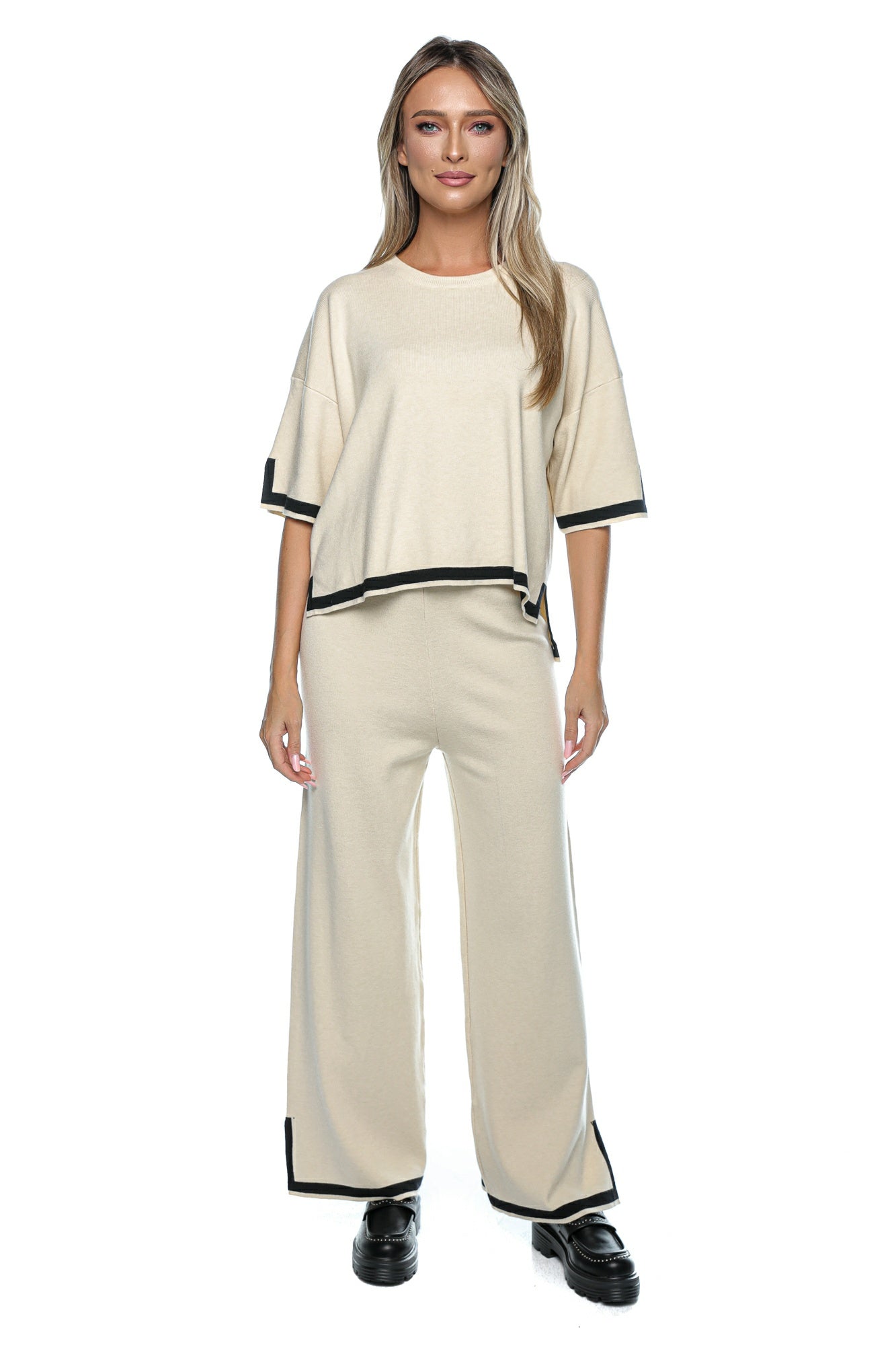 Compleu casual cu bluza si pantaloni largi