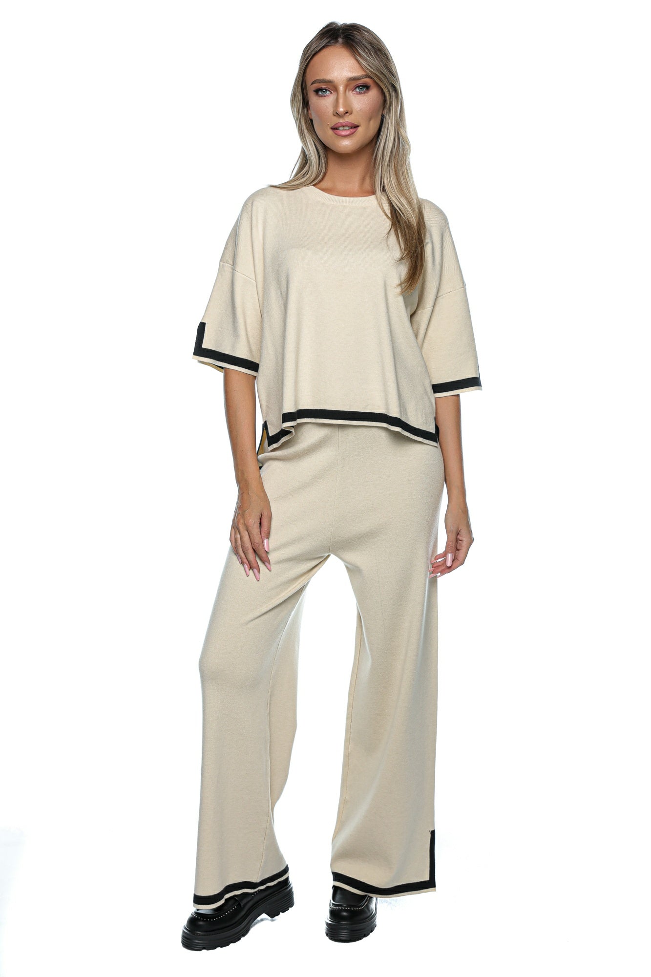 Compleu casual cu bluza si pantaloni largi