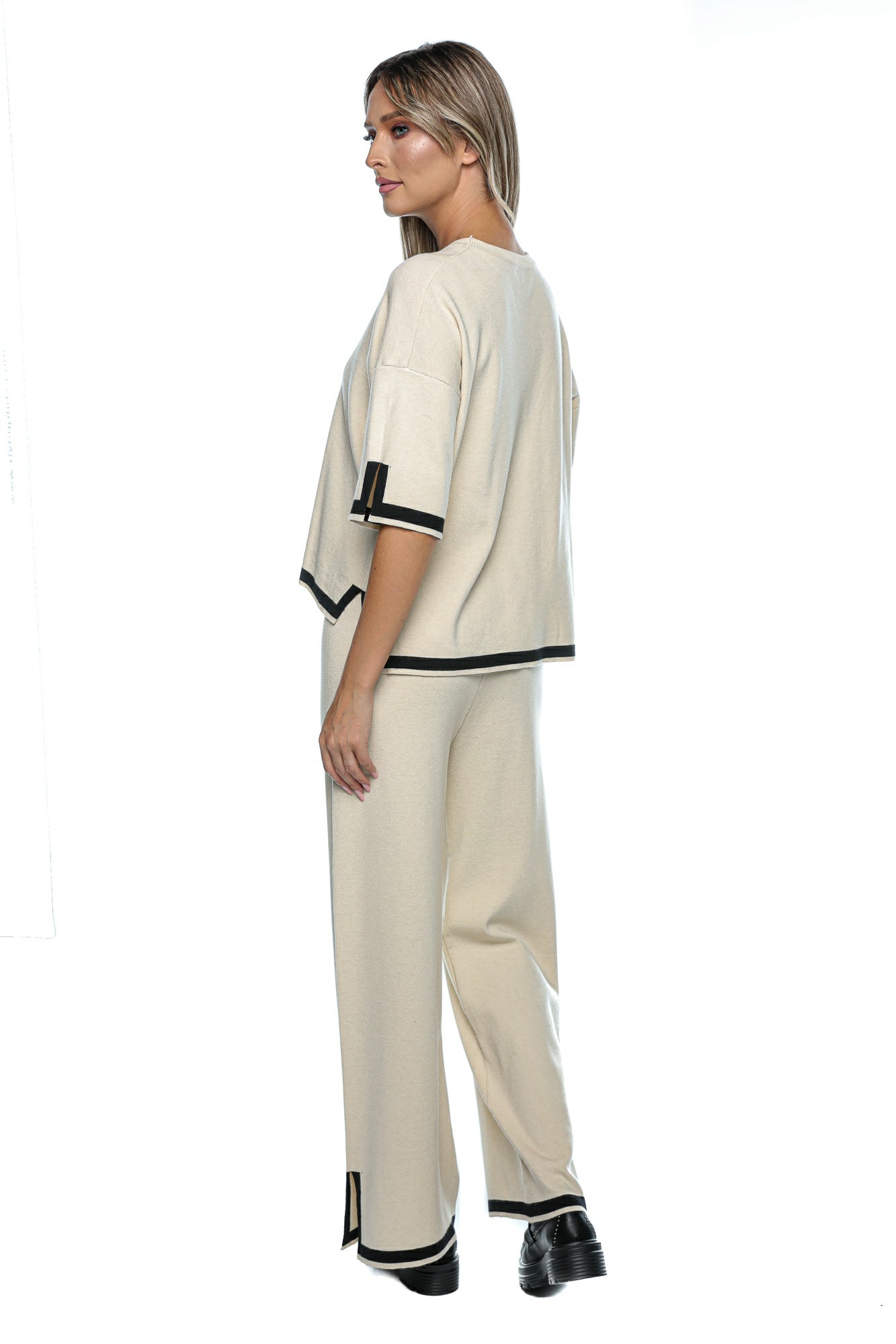 Compleu casual cu bluza si pantaloni largi