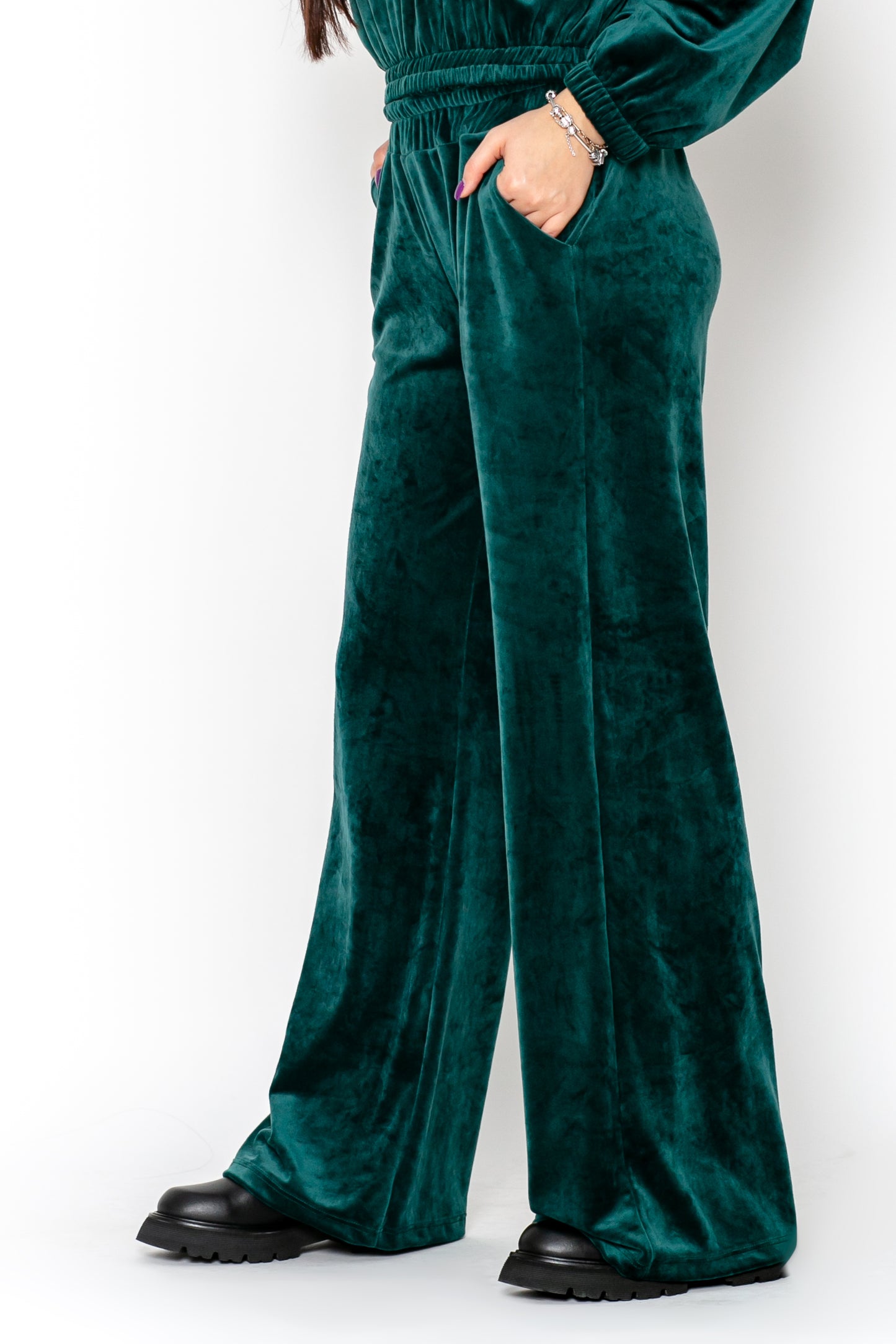 PANTALONI EVAZATI DIN CATIFEA