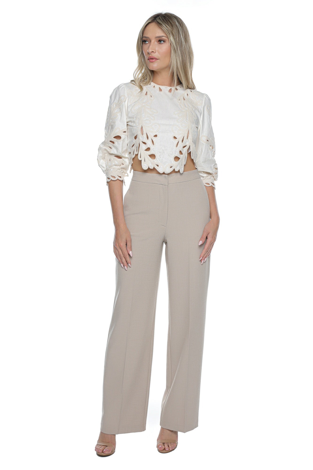 Pantaloni bej eleganți cu croială dreaptă  design office chic