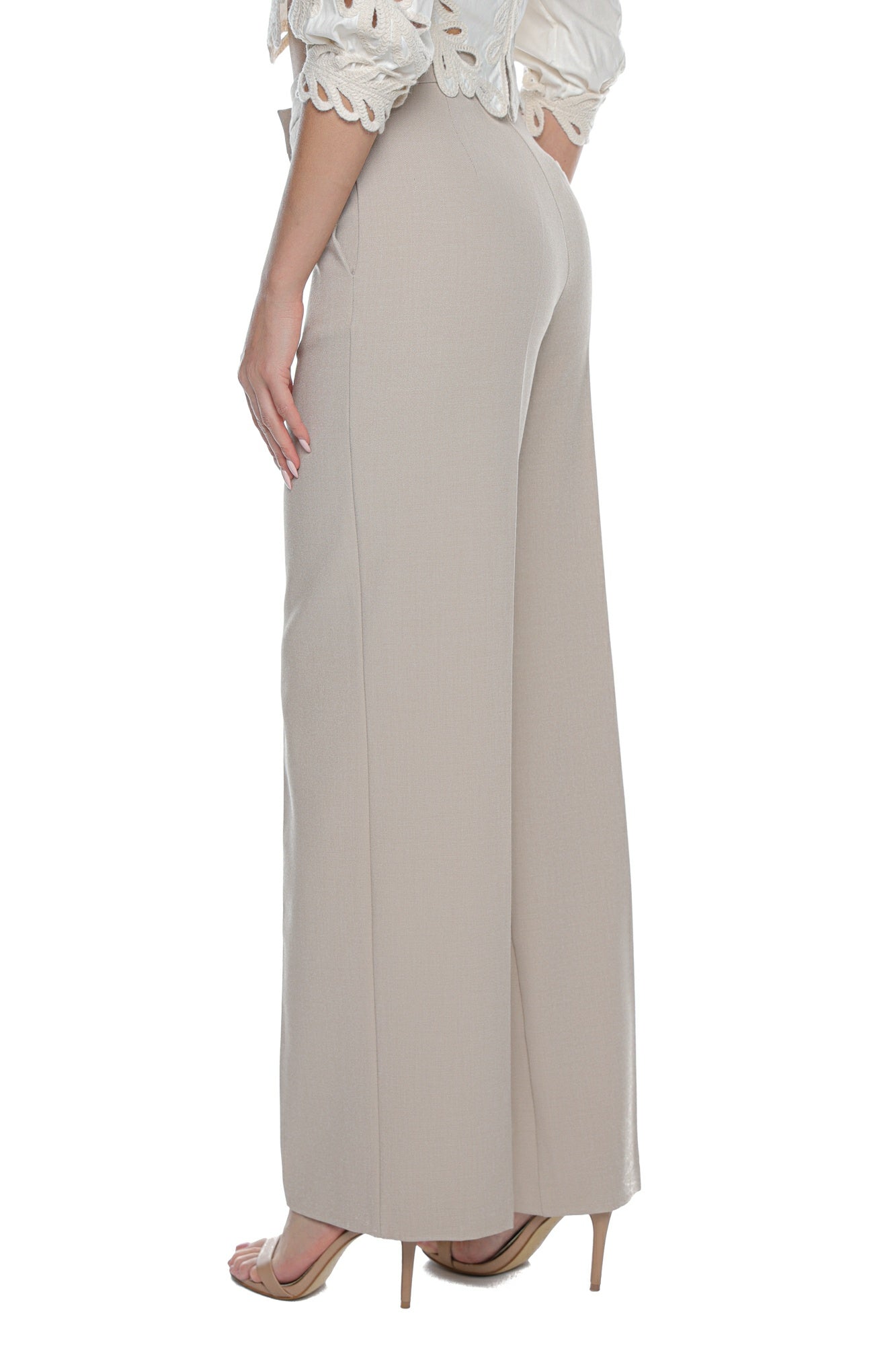 Pantaloni bej eleganți cu croială dreaptă  design office chic