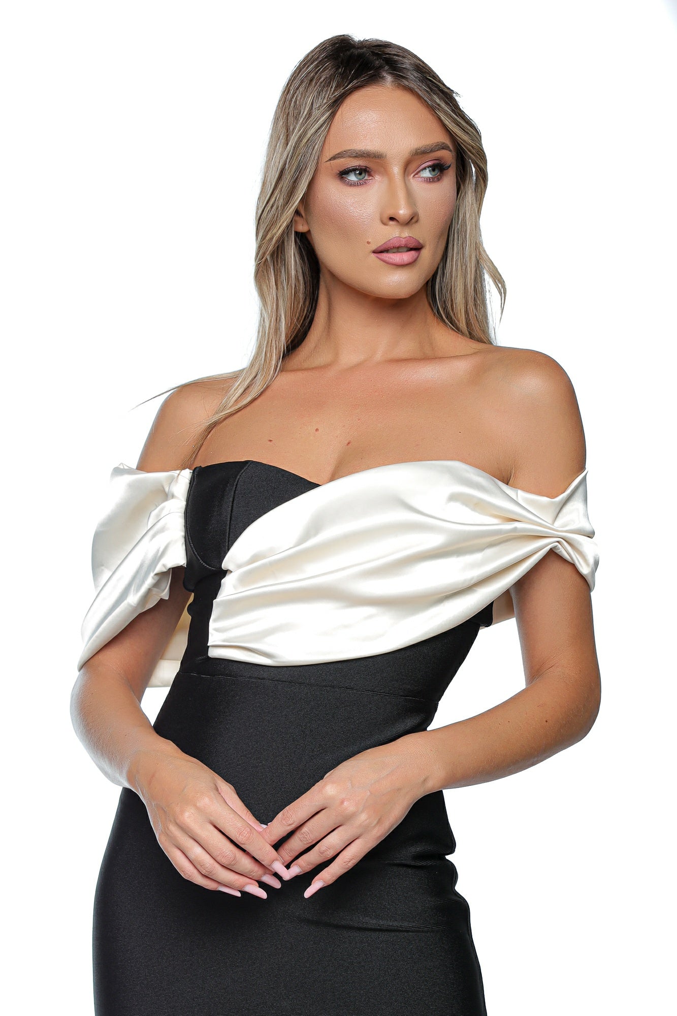 Rochie elegantă cu detaliu  voluminos din satin ivoire