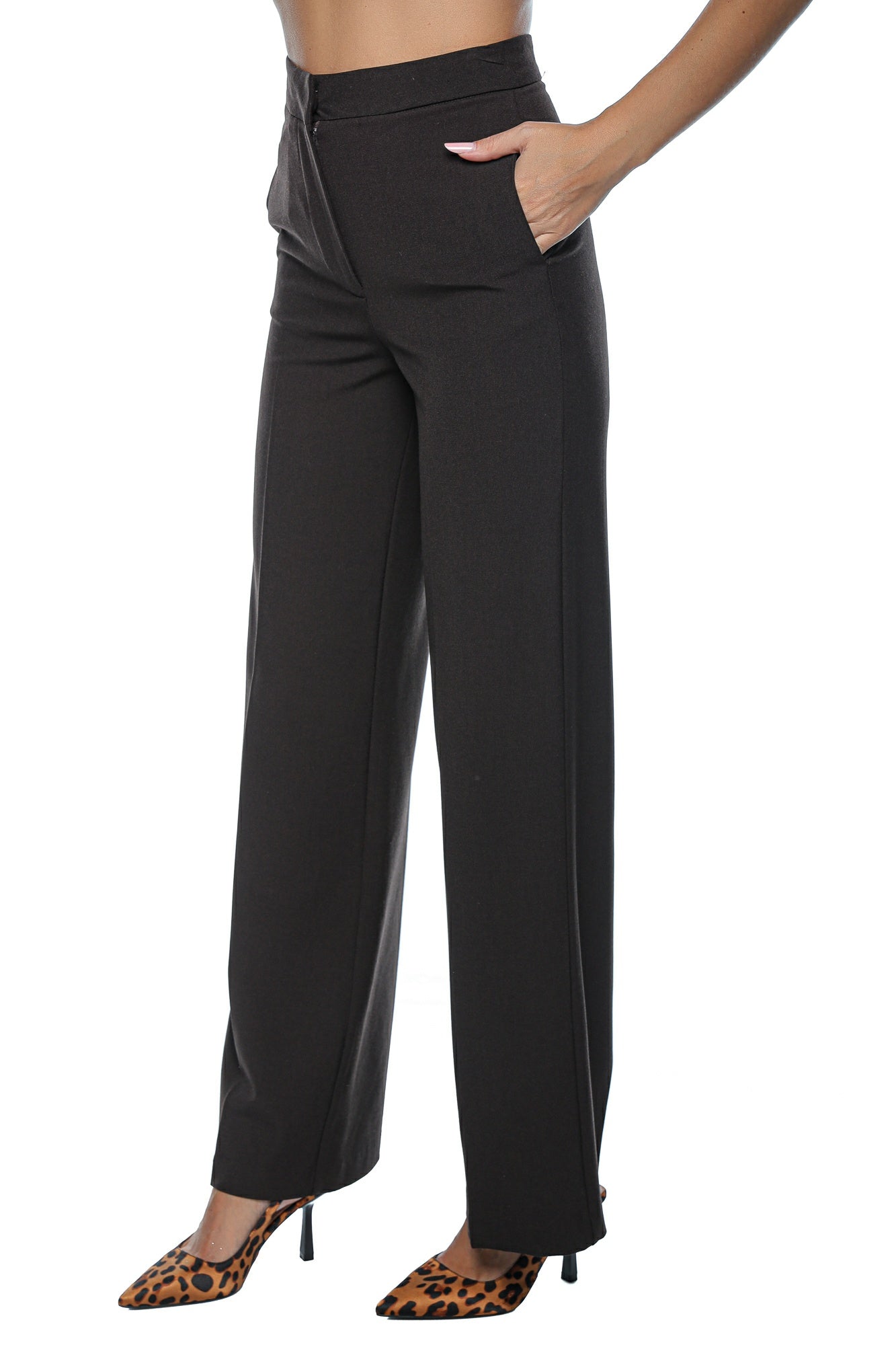 Pantaloni bej eleganți cu croială dreaptă  design office chic